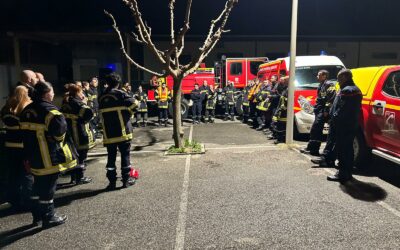 Les sapeurs-pompiers en exercice incendie dans les locaux des services techniques.