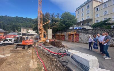 Le député Fabrice Brun et la sénatrice Anne Ventalon en visite sur le chantier de la maison de santé