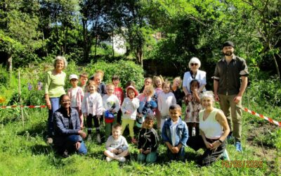 Les élèves de l’école Maternelle publique au jardin partagé