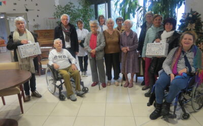 Distribution des colis de Noël à l’EHPAD du Bosc
